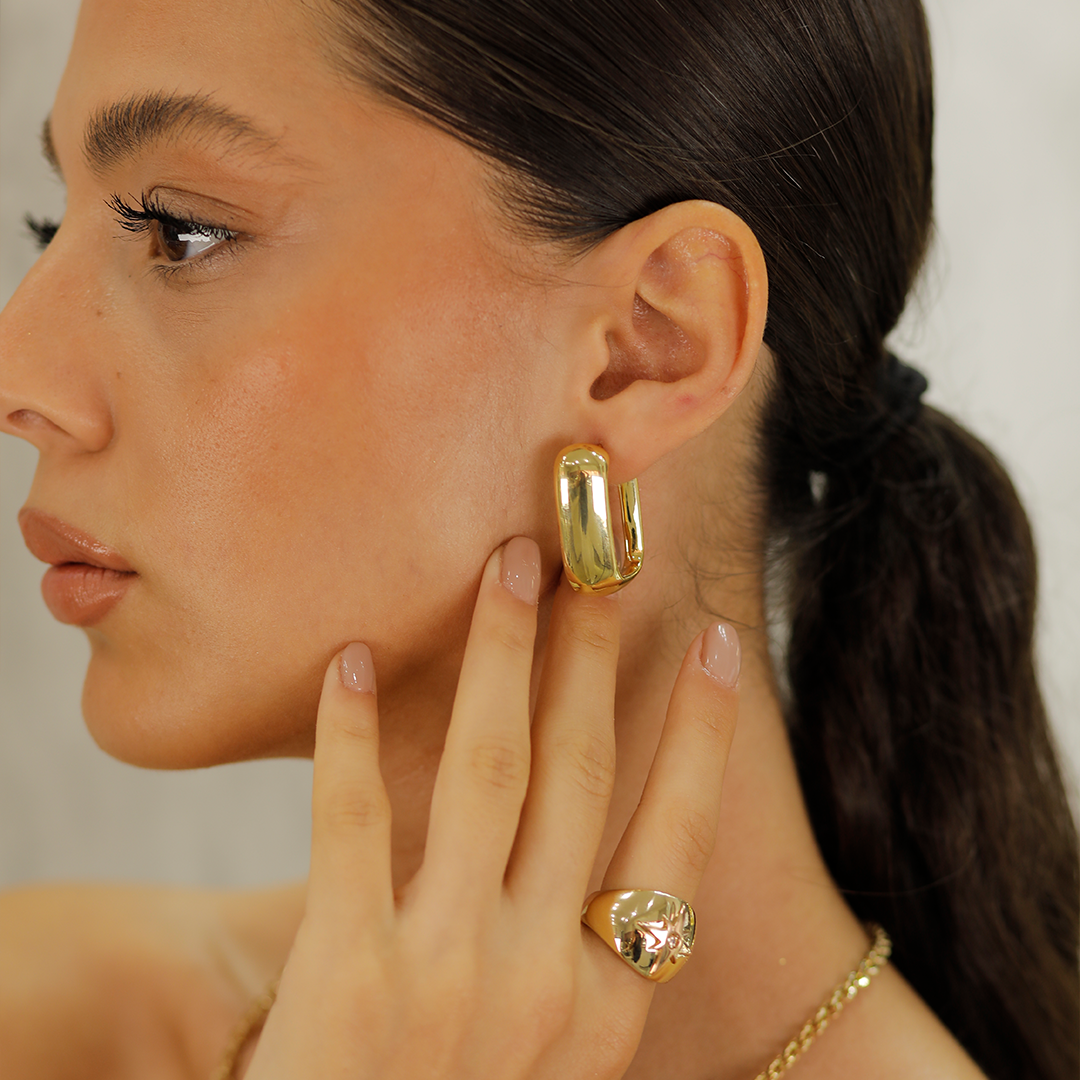 Altın Dikdörtgen Bombeli Küpe B0010