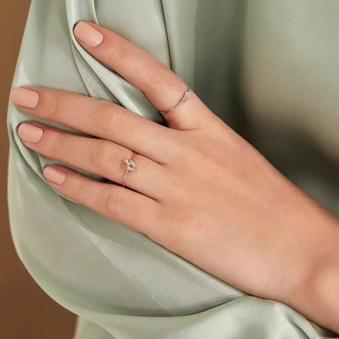 Seed 0.14 CT Yellow Safir ve Baget Pırlanta Taşlı Yüzük