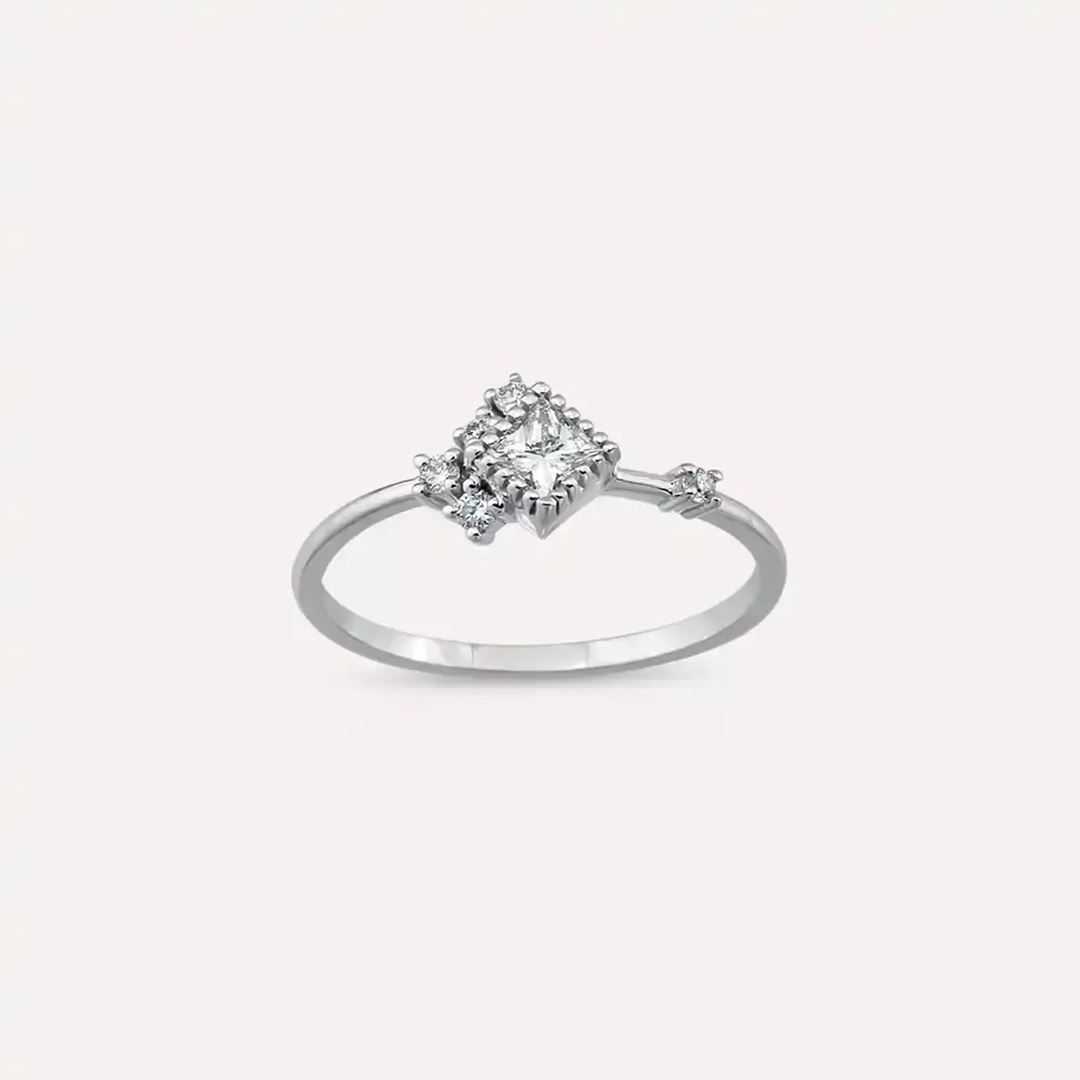 0.30 CT Prenses Kesim Pırlanta Taşlı Beyaz Altın Yüzük