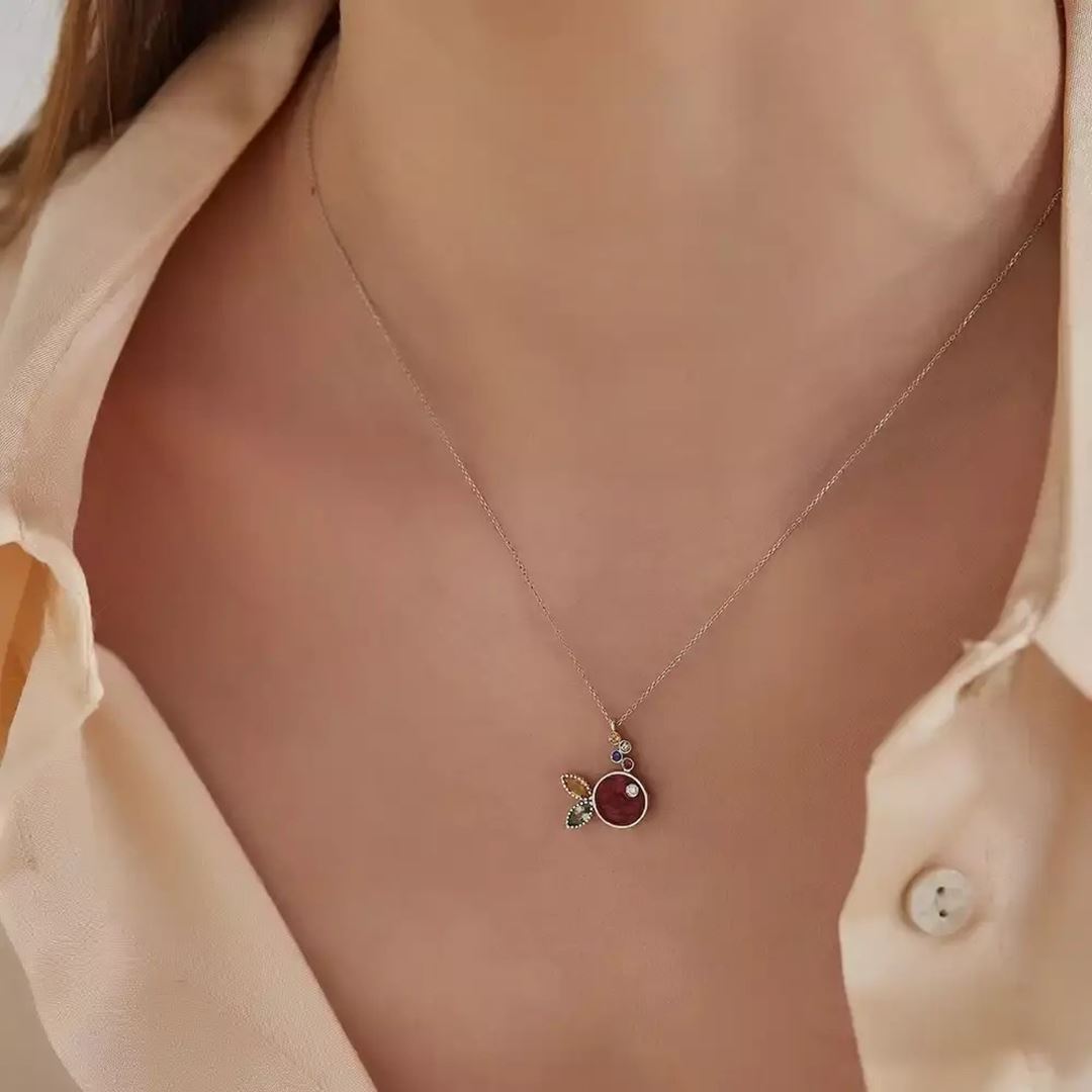 Fisht Multicolor Safir ve Pırlanta Taşlı Beyaz Altın Kolye