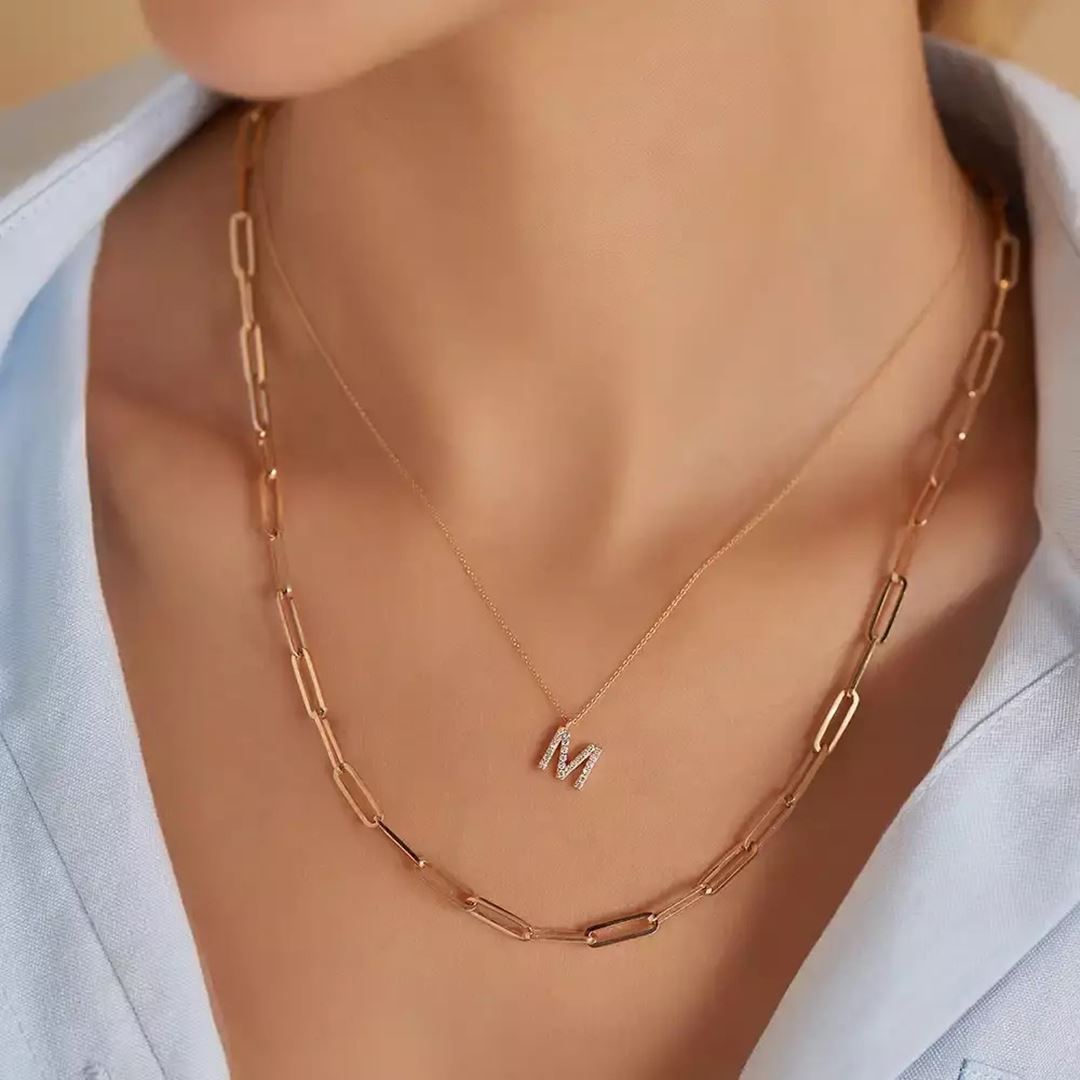 M Harf 0.13 CT Pırlanta Taşlı Rose Altın Kolye