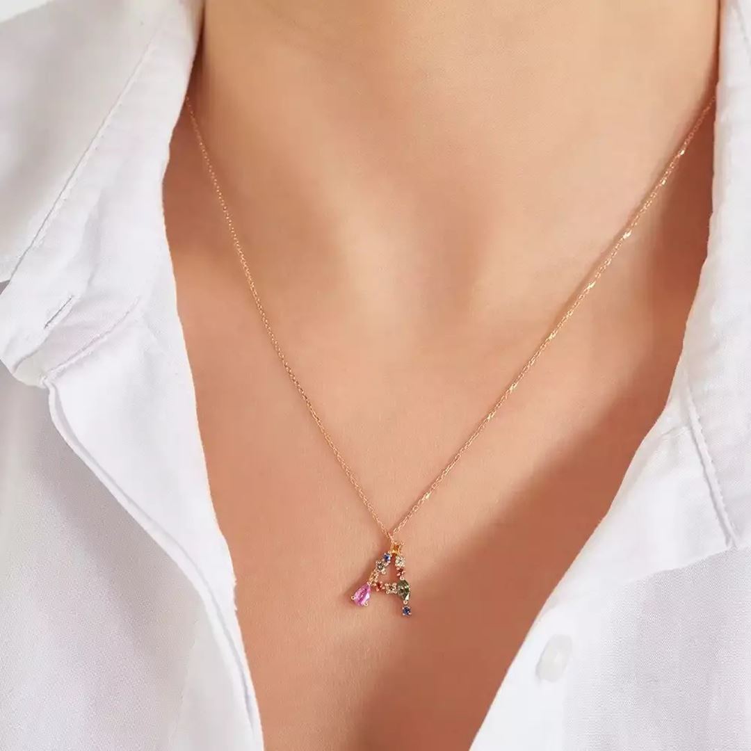 A Harf Brown Pırlanta ve Multicolor Safir Taşlı Rose Altın Kolye