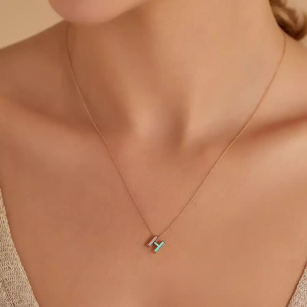 H Harf Pırlanta Taşlı ve Su Yeşil Mineli Rose Altın Kolye