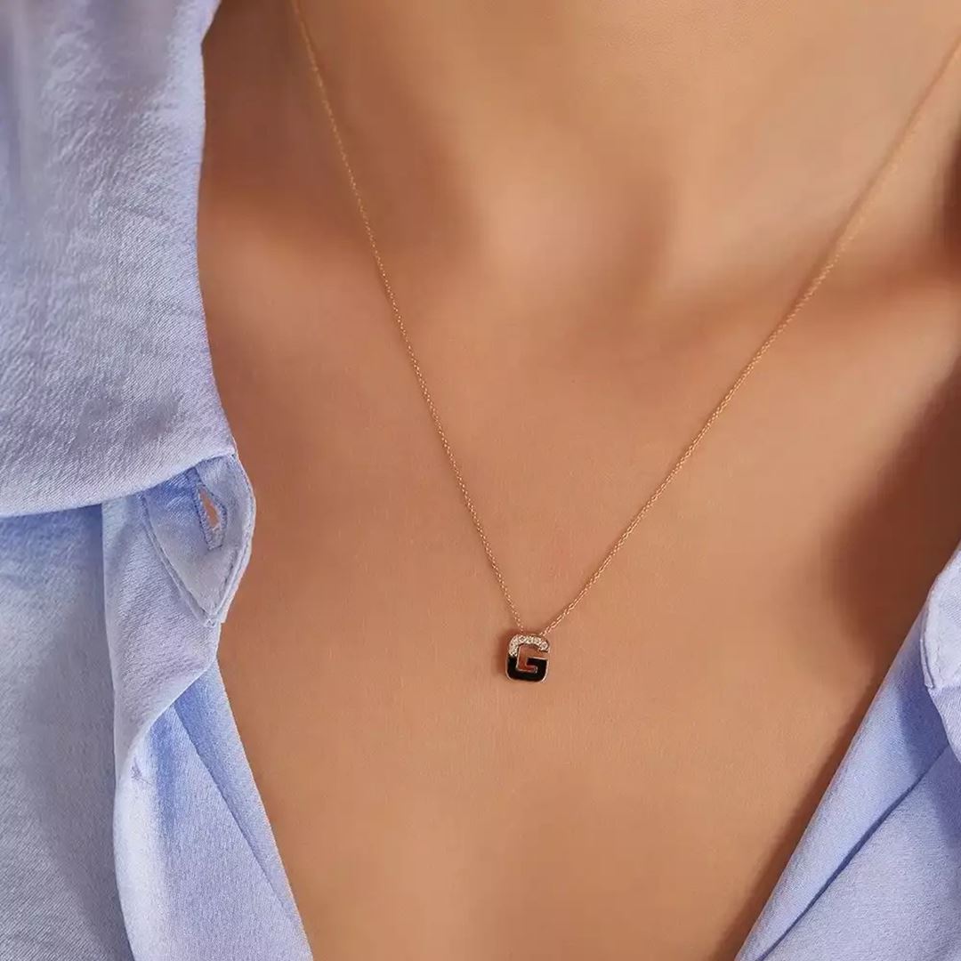 G Harf Pırlanta Taşlı ve Siyah Mineli Rose Altın Kolye