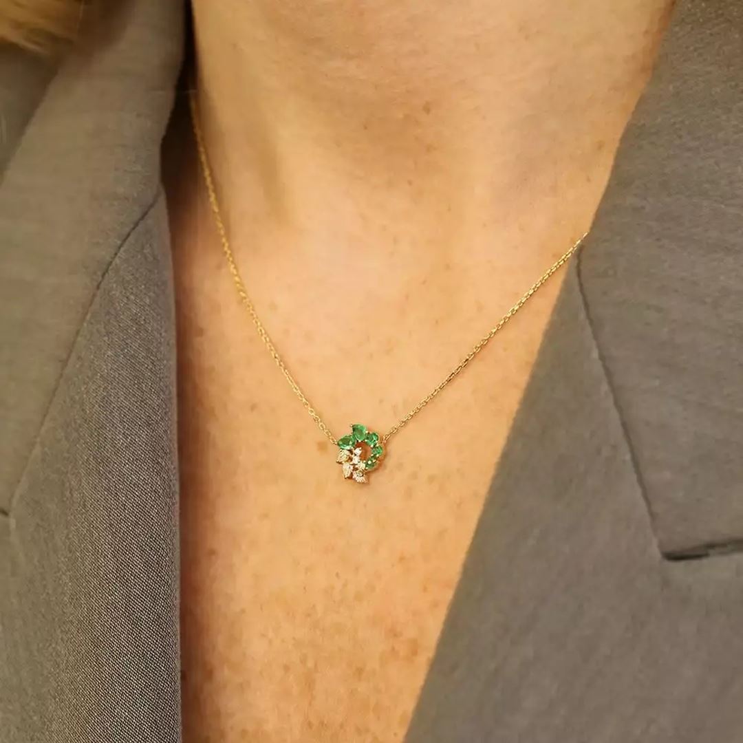 Bind Zümrüt ve Pırlanta Taşlı Sarı Altın Kolye