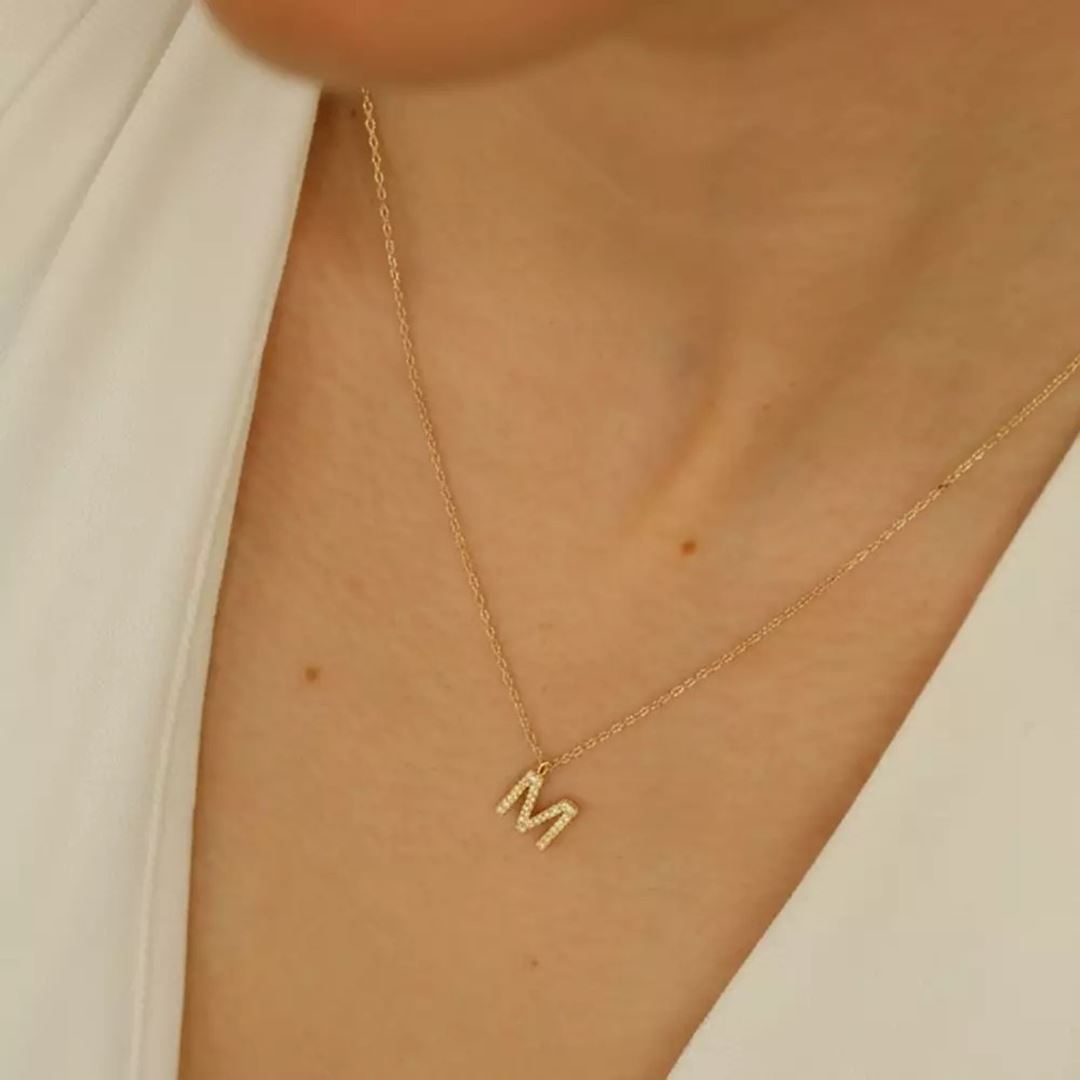 M Harf 0.13 CT Pırlanta Taşlı Sarı Altın Kolye