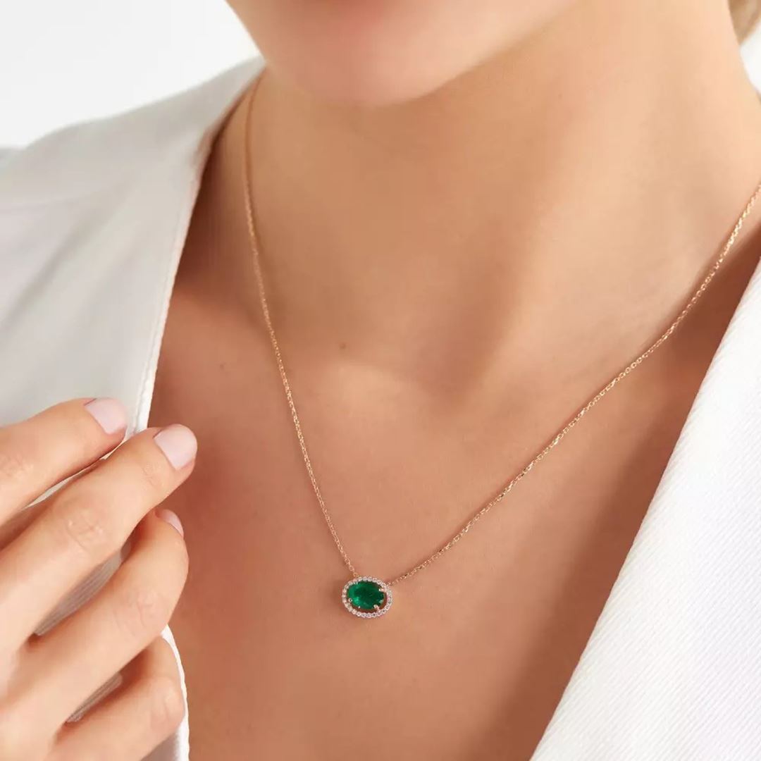 Jade Oval Kesim Zümrüt ve Pırlanta Taşlı Rose Altın Kolye