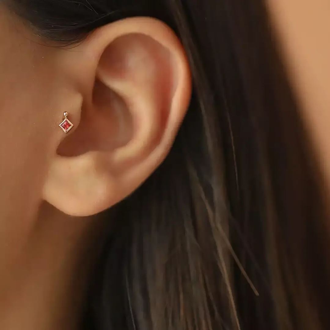 Simple Red Safir Taşlı Rose Altın Piercing