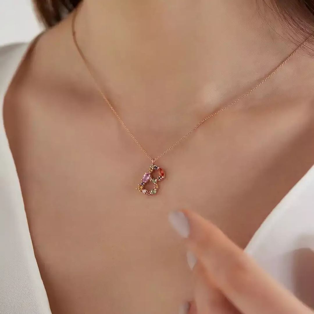 B Harf Brown Pırlanta ve Multicolor Safir Taşlı Rose Altın Kolye