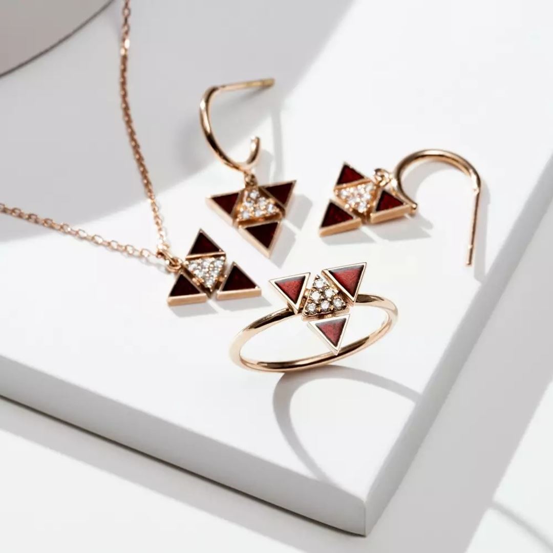 Bozon Pırlanta Taşlı ve Bordo Mineli Rose Altın Kolye