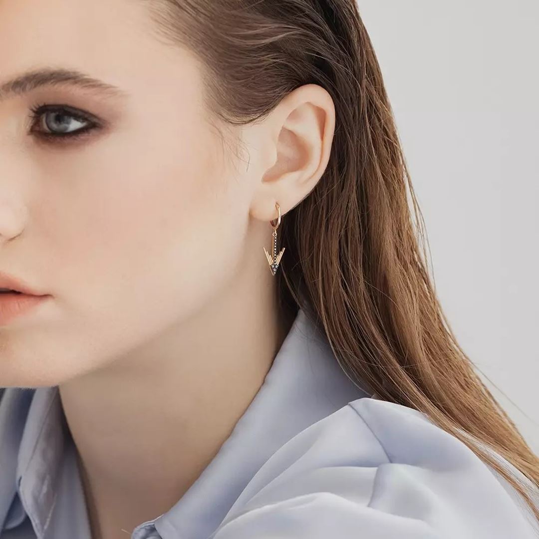 Levy Siyah Pırlanta Taşlı Rose Altın Küpe