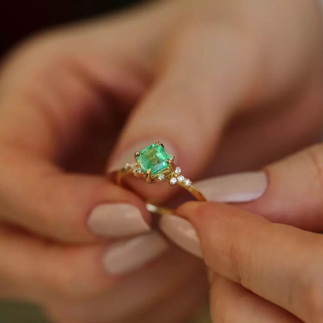 Talia 0.98 CT Zümrüt ve Pırlanta Taşlı Sarı Altın Yüzük