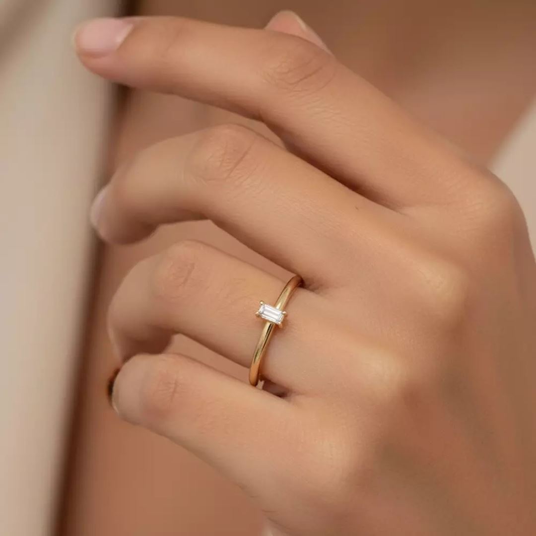 Solid Baget Kesim Pırlanta Taşlı Sarı Altın Yüzük