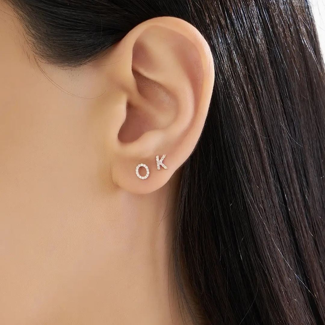 O Harf Pırlanta Taşlı Rose Altın Piercing