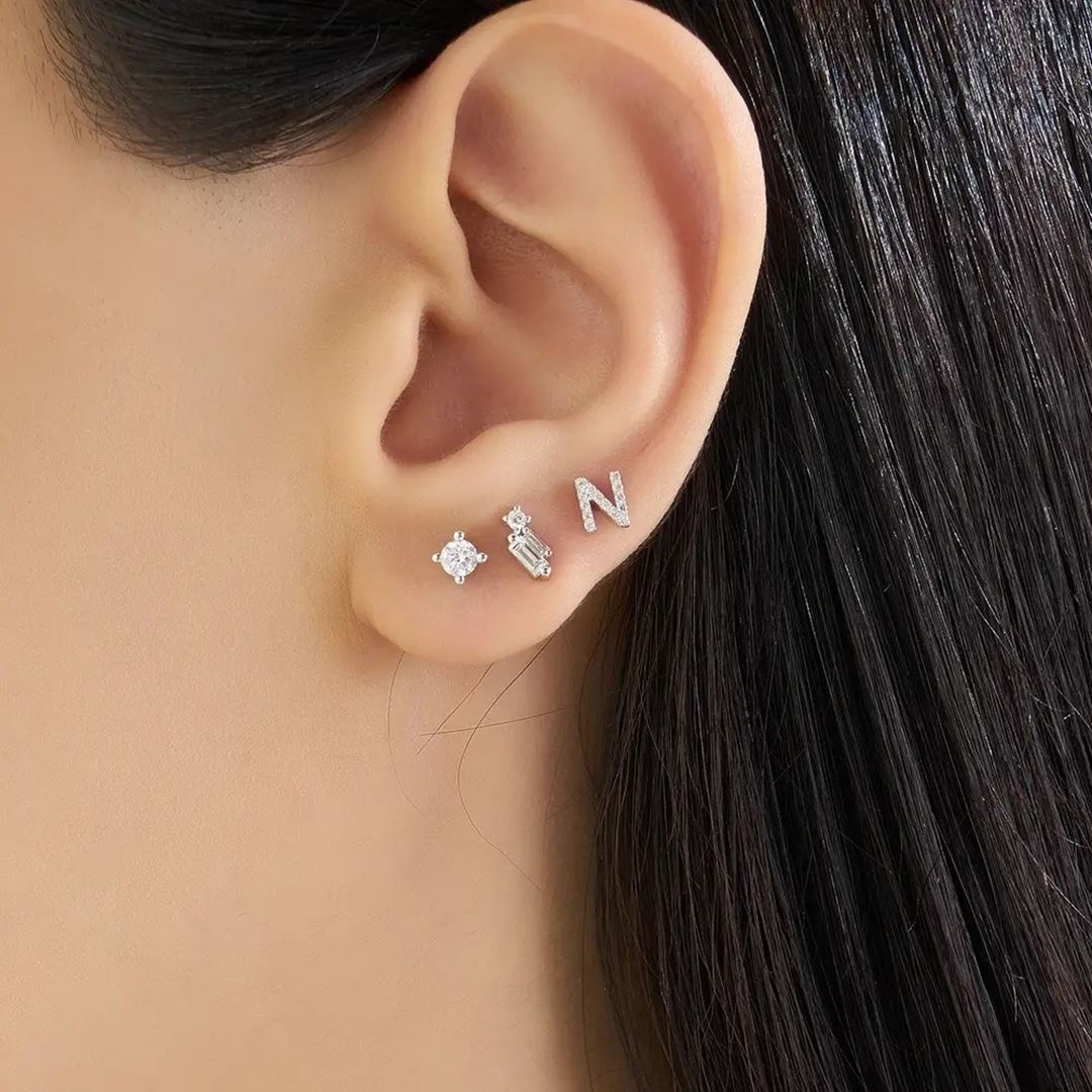 N Harf Pırlanta Taşlı Beyaz Altın Piercing