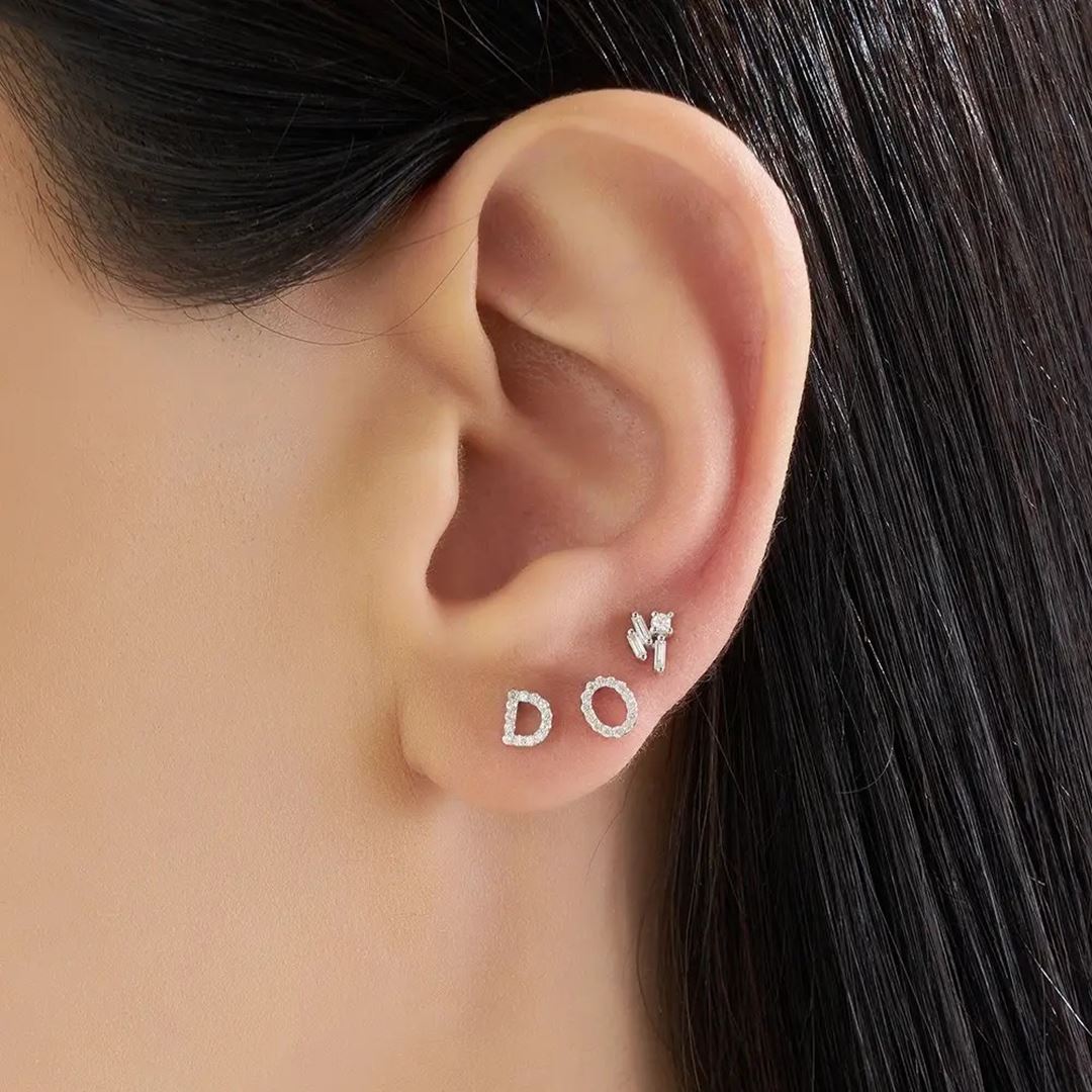 O Harf Pırlanta Taşlı Beyaz Altın Piercing