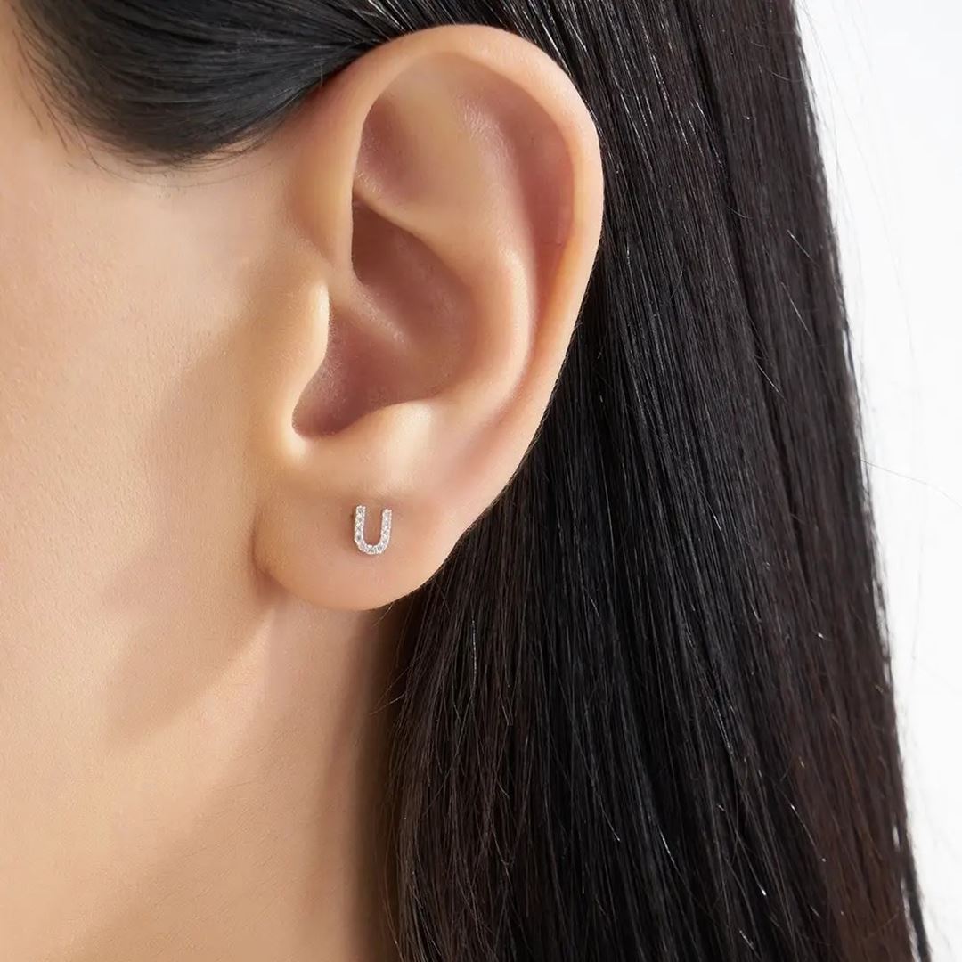 U Harf Pırlanta Taşlı Beyaz Altın Piercing