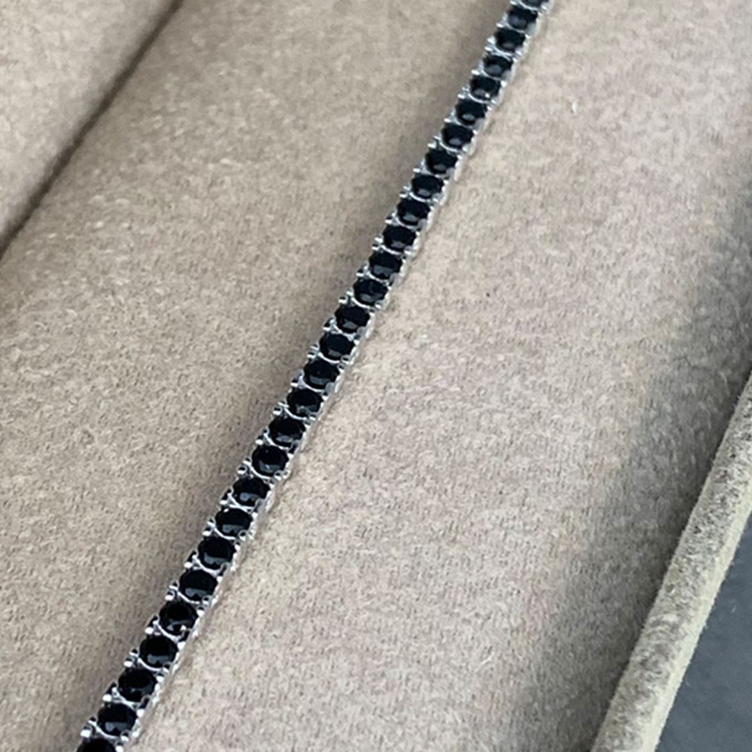 Su Yolu Siyah Taşlı Bileklik Y00439