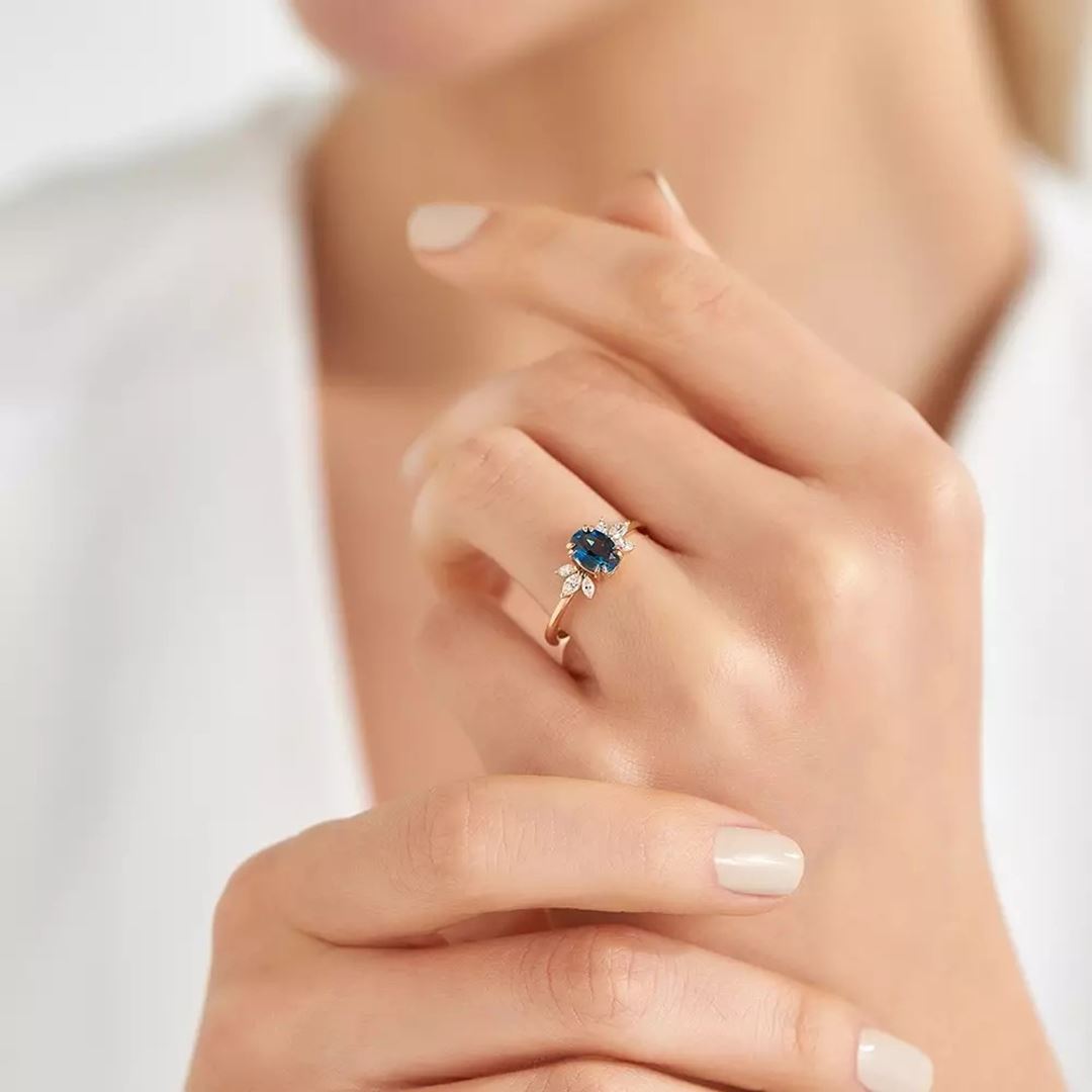 1.25 CT Safir ve Markiz Kesim Pırlanta Taşlı Rose Altın Yüzük