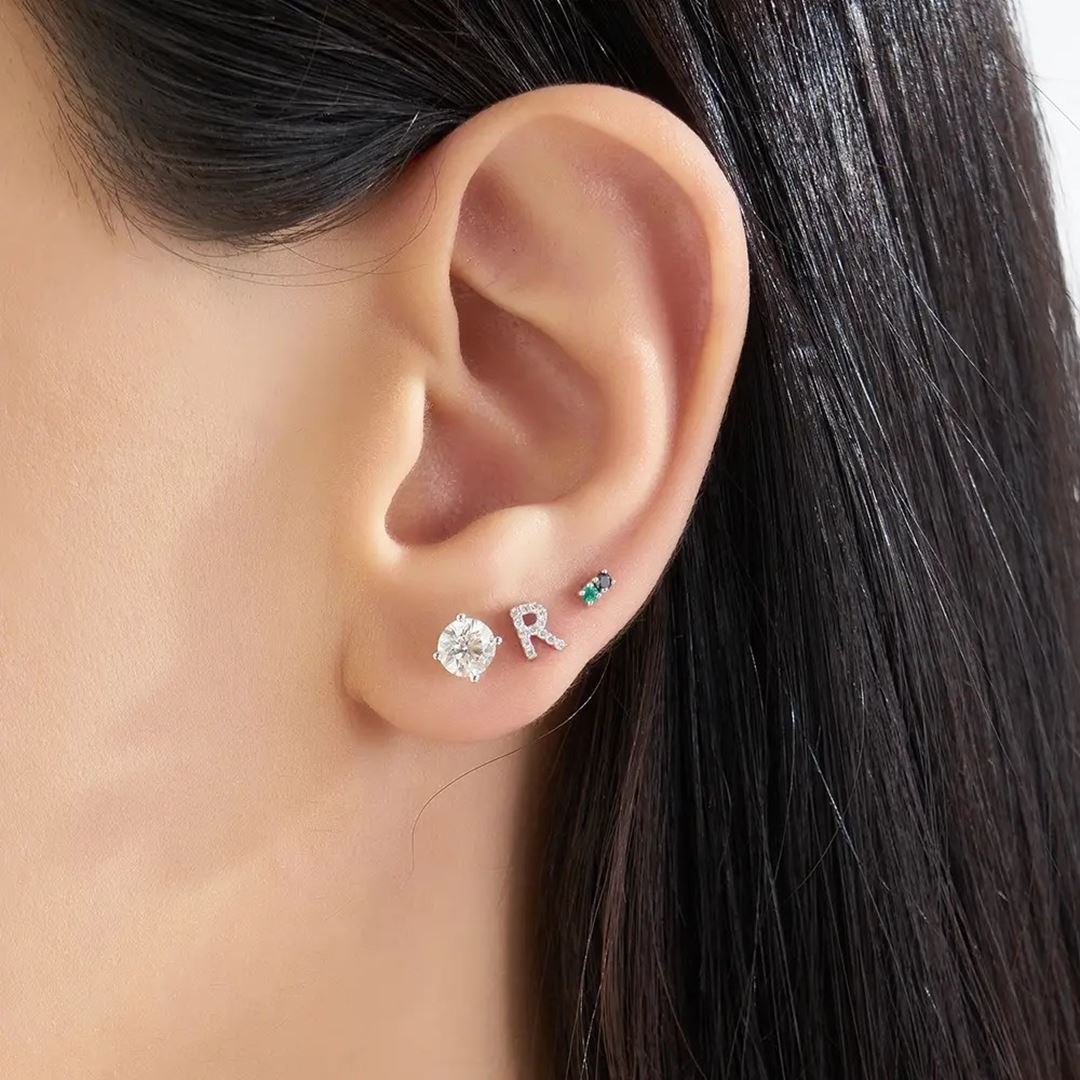 R Harf Pırlanta Taşlı Beyaz Altın Piercing